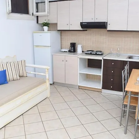 Little Yard & #3 アパート