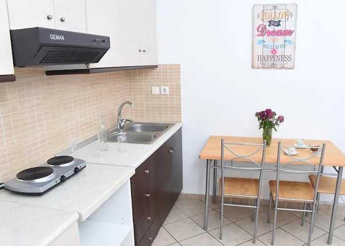 Little Yard & #3 Apartment