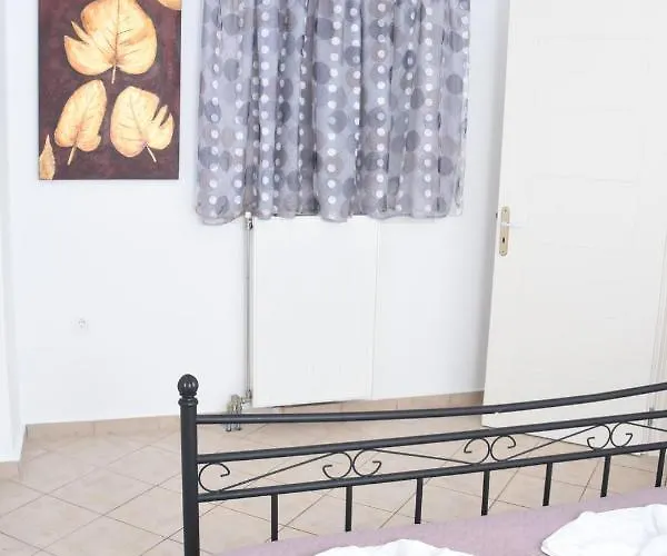 Little Yard & #3 Apartment *