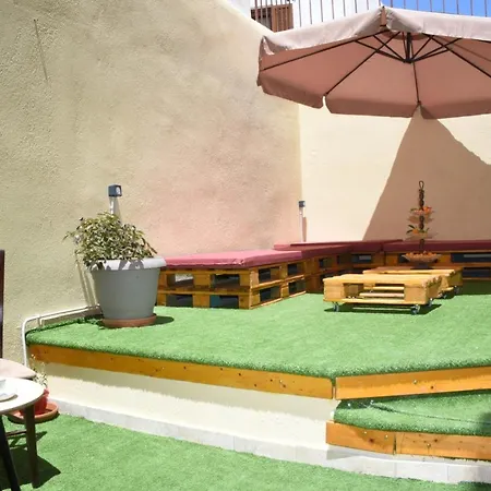Little Yard & #3 Apartment